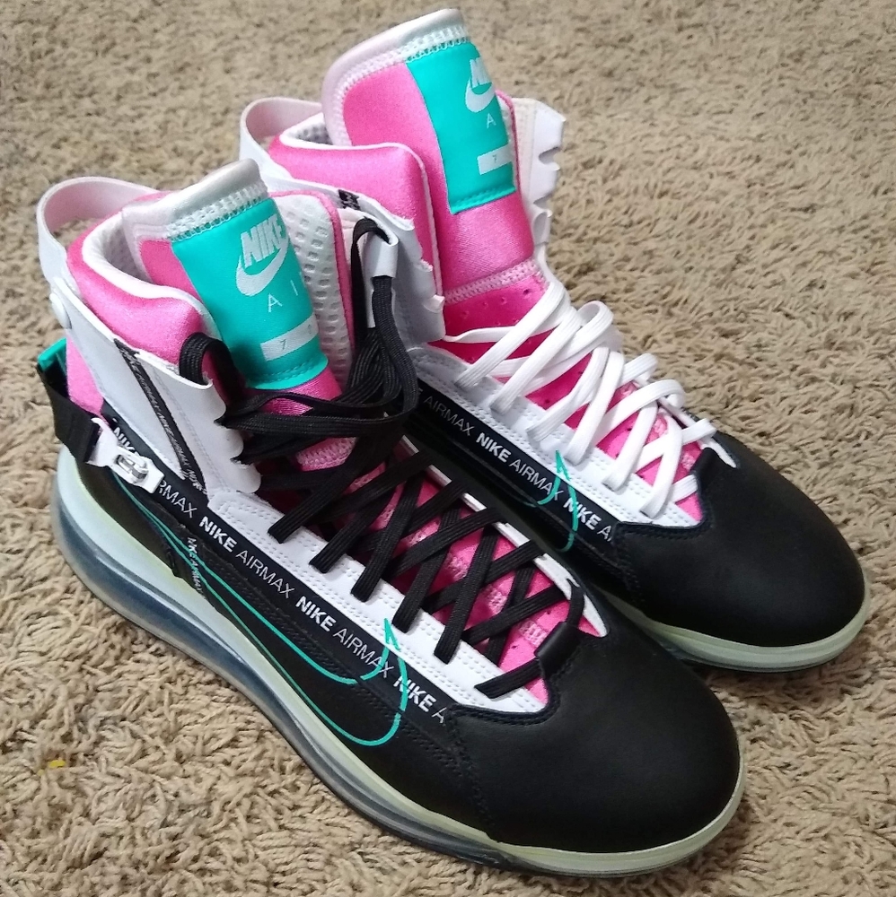 NIKE AIRMAX SIZE 9 MEN NWOT